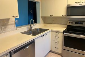 7406 LAKE BREEZE DR 118, FORT MYERS, FL