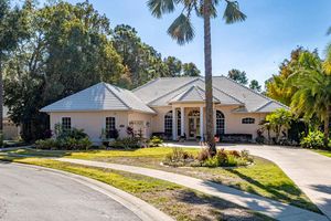 5061 GREENBRIAR TRL, MOUNT DORA, FL