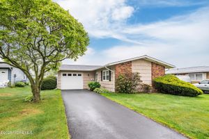 124 BLAKE CIR, BRICK, NJ