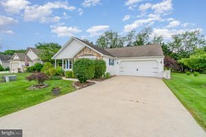 38 LANTERN LN, SHIPPENSBURG, PA