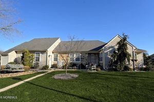 13 JOHN HANCOCK DR, MONROE, NJ