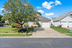 2 ARTHUR CT, JACKSON, NJ