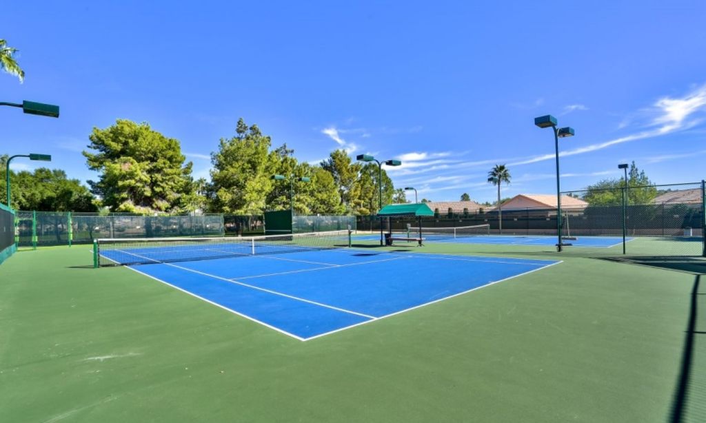 2 Tennis Courts