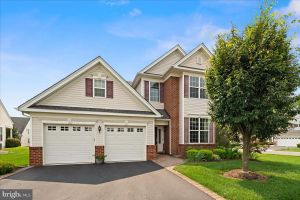 19 DUNWELL DR, KENDALL PARK, NJ