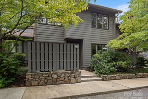 102 CROWFIELDS DR, ASHEVILLE, NC