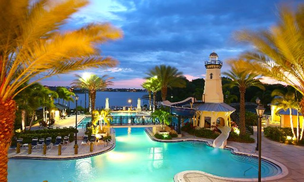 Outdoor Resort-Style Pool