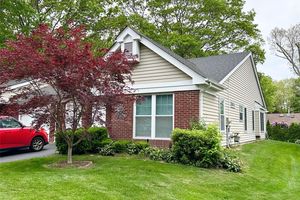 5 BALDWIN CT, RIDGE, NY