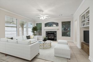 10 SURREY RUN PL, THE WOODLANDS, TX