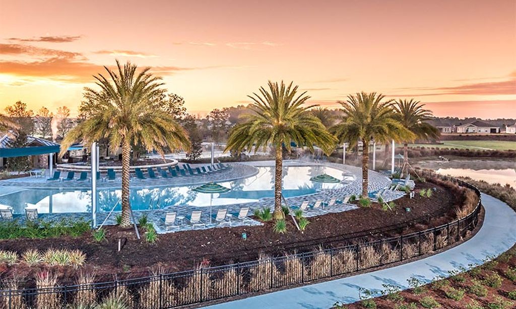 Outdoor Resort-Style Pool