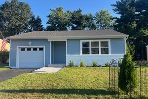 11 NORTHUMBERLAND DR, TOMS RIVER, NJ
