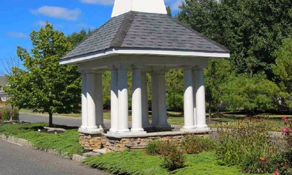 Picturesque Neighborhood