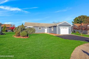 18 LEIGHTON CT, TOMS RIVER, NJ