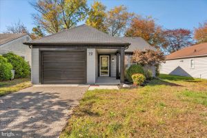 19 DUNSTABLE RD, SOUTHAMPTON, NJ