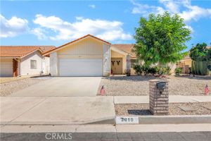 2010 SILVER OAK WAY, HEMET, CA