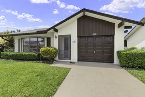 6370 LAKEMONT CIR, GREENACRES, FL