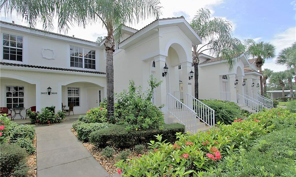 Colonial Country Club community photo 1