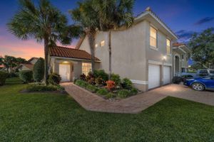 5361 COMPASS PT # 1, OXFORD, FL