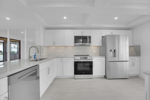 3373 LUCERNE PARK DR, GREENACRES, FL