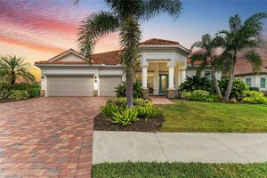 8201 HERITAGE GRAND PL, BRADENTON, FL