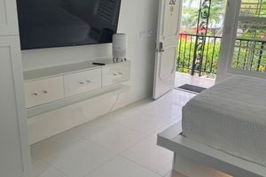 2555 9TH ST N # 232, NAPLES, FL