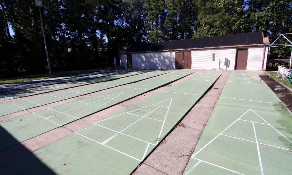 7 Shuffleboard Courts