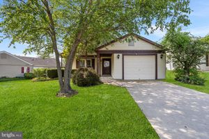 4 MAIDSTONE PL, SOUTHAMPTON, NJ