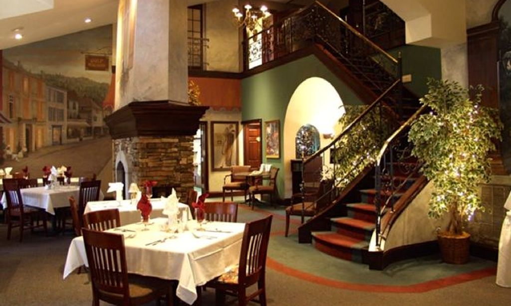 Dining Facilities in the Clubhouse