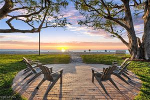 2050 CRAYTON RD, NAPLES, FL