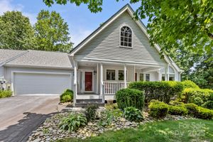 123 CARRIAGE WALK LN, HENDERSONVILLE, NC