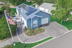 2 LIMETREE DR, MANORVILLE, NY