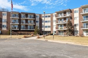 5540 WALNUT AVE 22C, DOWNERS GROVE, IL