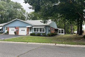 20 LEXINGTON DR B, WHITING, NJ