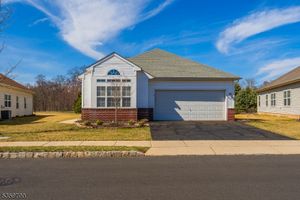 15 MEDICI DR, SOMERSET, NJ
