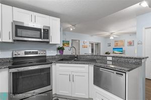 5095 FAIRWAYS CIR APT 102, VERO BEACH, FL