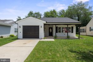7 SHERWOOD PL, SOUTHAMPTON, NJ