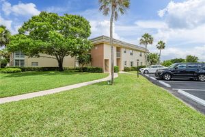31 VISTA GARDENS TRL 205, VERO BEACH, FL