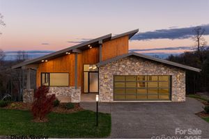 247 COACHMAN DR, HENDERSONVILLE, NC