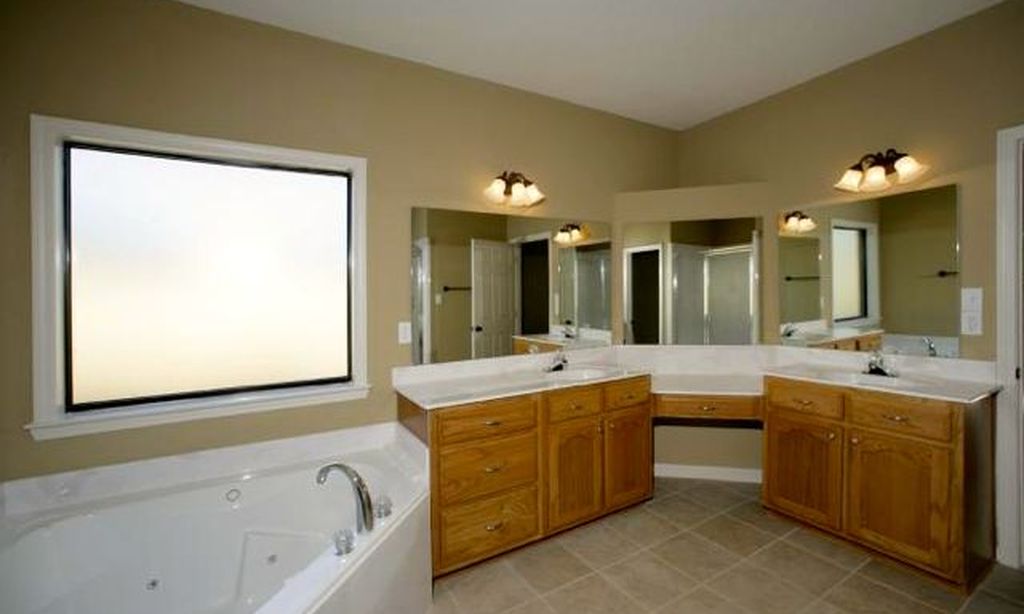Large Master Bathrooms
