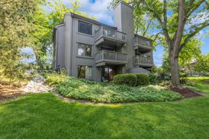 380 WOODVIEW RD D, LAKE BARRINGTON, IL