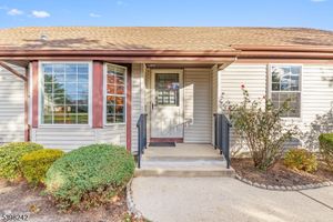 18 BENJAMIN FRANKLIN DR, MONROE TWP., NJ