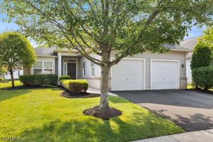 20 DAULTON DR, SOMERSET, NJ