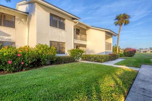 1100 CAPRI ISLES BLVD APT 317, VENICE, FL
