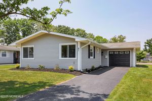 81 CLAY CIR, BRICK, NJ