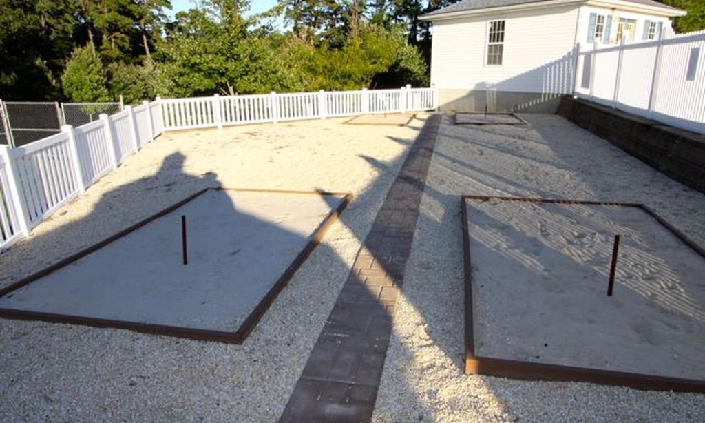 2 Horseshoe Pits