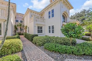 545 AVELLINO ISLES CIR # 102, NAPLES, FL