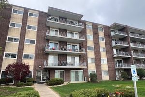 2900 MAPLE AVE APT 5A, DOWNERS GROVE, IL