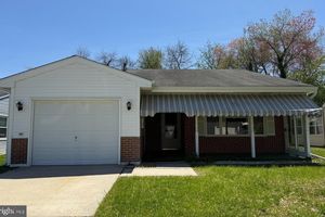 7 SHERWOOD PL, SOUTHAMPTON, NJ