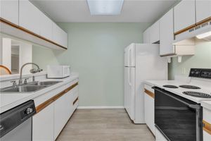 3 PLANTATION DR APT 103, VERO BEACH, FL
