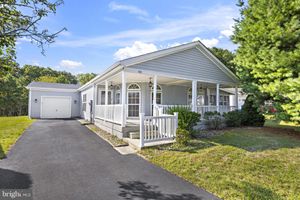 40 PINE GROVE AVE, MANAHAWKIN, NJ