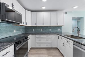 12 PLANTATION DR 104, VERO BEACH, FL